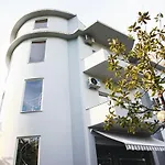 布里尼酒店 酒店